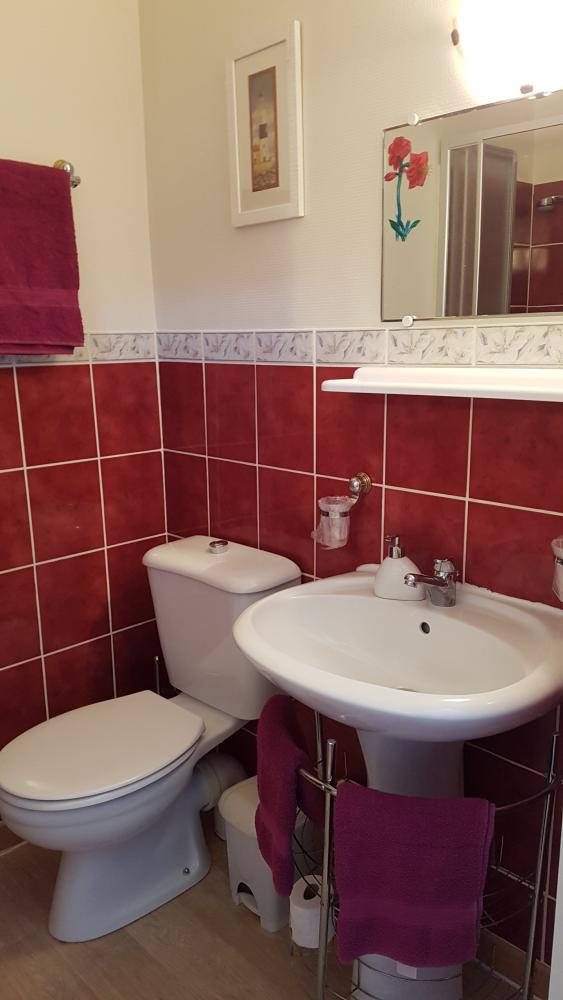 Domaine des catalpas - Duschraum und Toilette in jedem Zimmer
