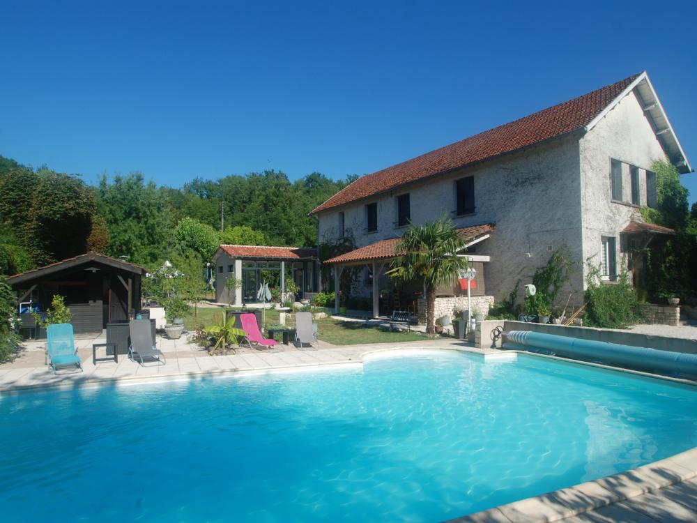 Domaine des catalpas - Das Haus vom Pool aus gesehen
