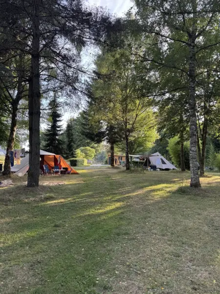 Domaine de Lallé - Campingplatz - Urlaub & Wochenende in Champagnac-la-Noaille