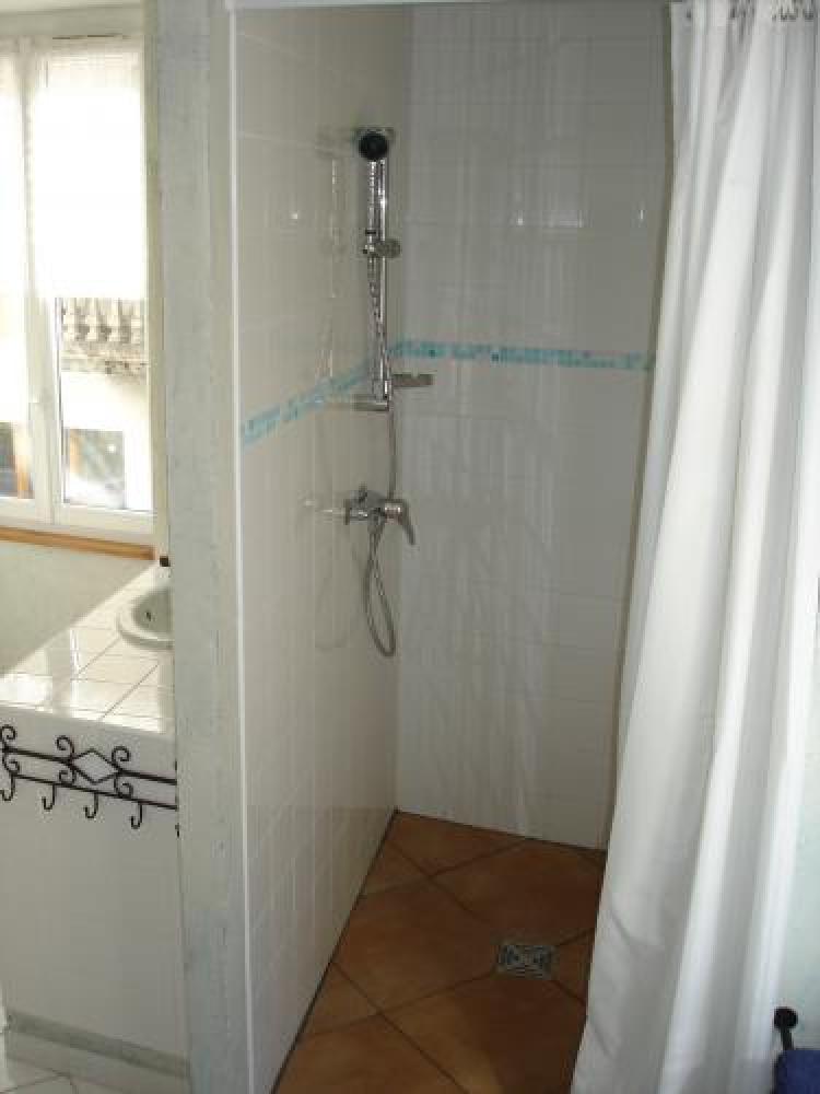 L'épicerie, Clévacances 2 clés - Einmal Suite Badezimmer