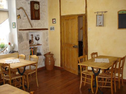 L'épicerie, Clévacances 2 clés - Esszimmer