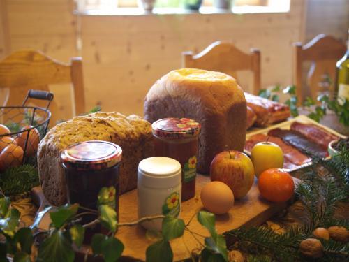 La ferme des Ravierès - Jam, iaurt, selbstgebackenes Brot