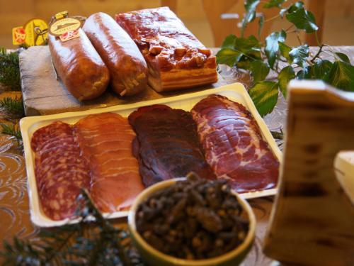 La ferme des Ravierès - Morteau-Wurst, Schinken top doubs