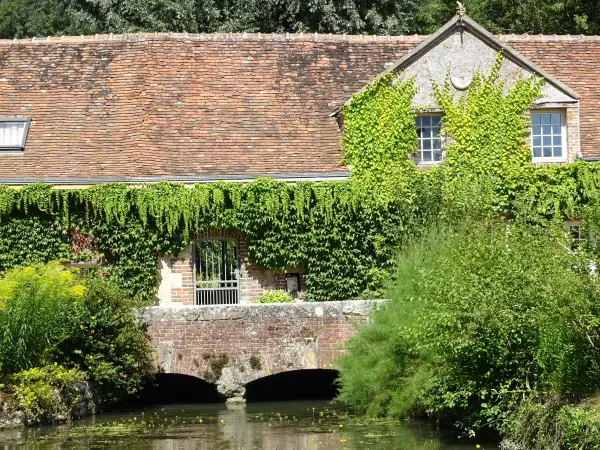 Gîtes Moulin de Sainte Croix - Location - Vacances & week-end à Neuillé-le-Lierre