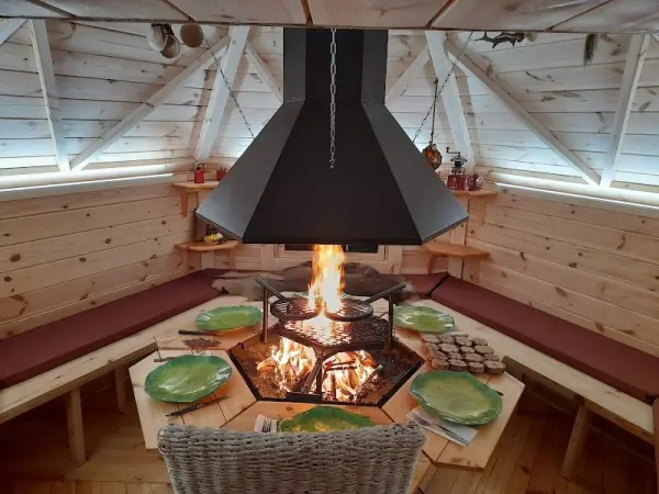 Kota-Grill Finlandais - Restaurante - Vacaciones y fines de semana en Pouligney-Lusans