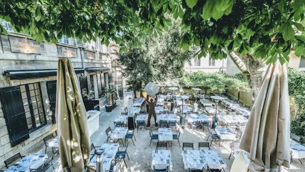 La Cour d'Honneur - レストラン - ヴァカンスと週末のAvignon