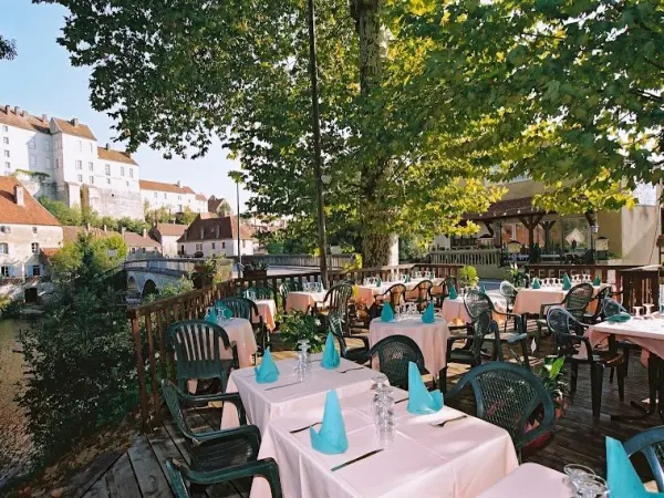 Les Jardins Gourmands - レストラン - ヴァカンスと週末のPesmes