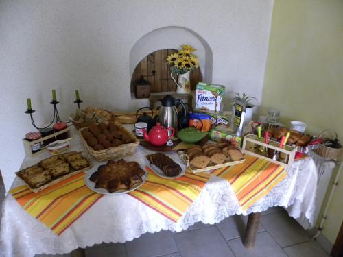 Maison d'Hôtes La Quèrière - Frühstück - Produkte angeboten -