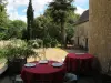 La Maison du Prévôt - Terraza comedor anfitriones en el jardín