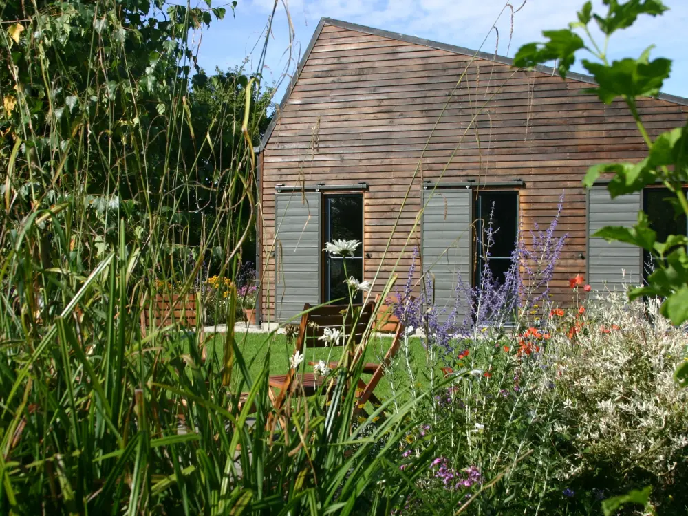 Les Mazures, casa de hóspedes ecológica - Os Mazures, lado do jardim