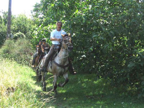 Missandre Die 5. Jahreszeit - Horseback riding around Missandre