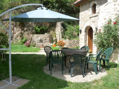 Moulin de la Planche Ferrand - Eingang zum Moulin und Trinken mit den Gastgebern
