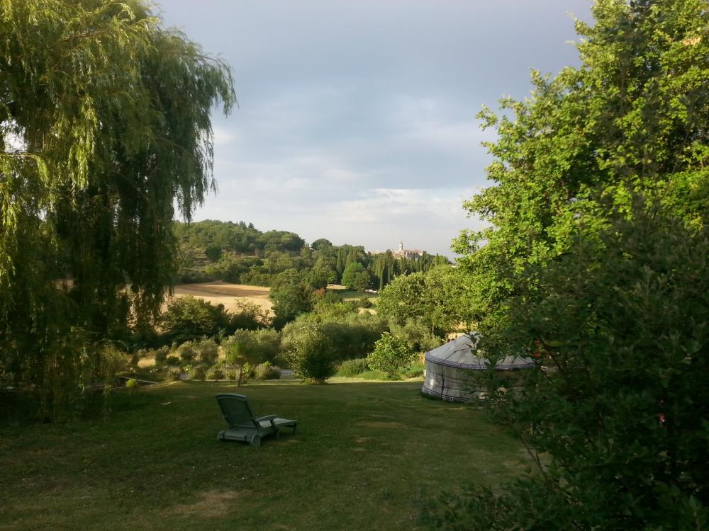 Natura-Lodge - Ein Hektar bewaldeten Garten in 800 m von einem Dorf "Bio ohne Pestizide"