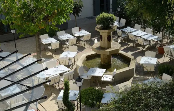 Le Petit Henri - Restaurant - Holidays & weekends in L'Isle-sur-la-Sorgue