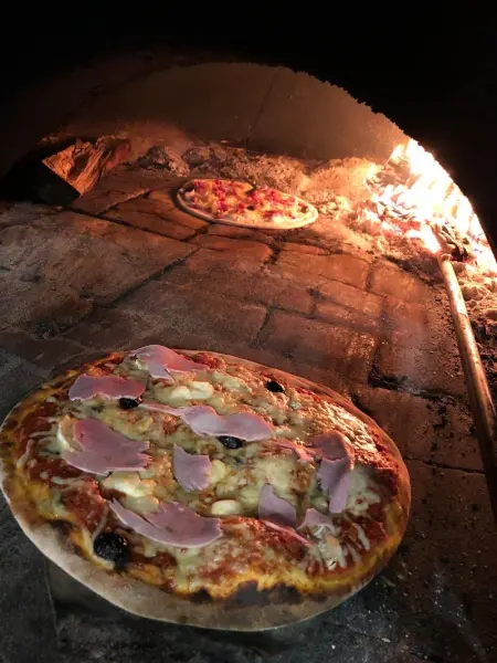 Presto Pizza - Restaurant - Vacances & week-end à Rognes