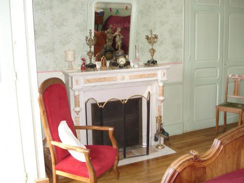 Le Prieuré - Kamin im Zimmer Yesteryear