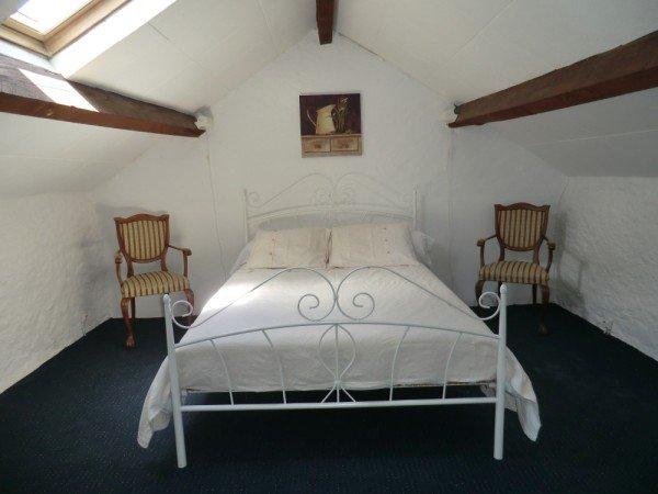 Sans Parure ; chambre d'hôte et gîtes - Schlafzimmer Ferienwohnung 'A la campagne'