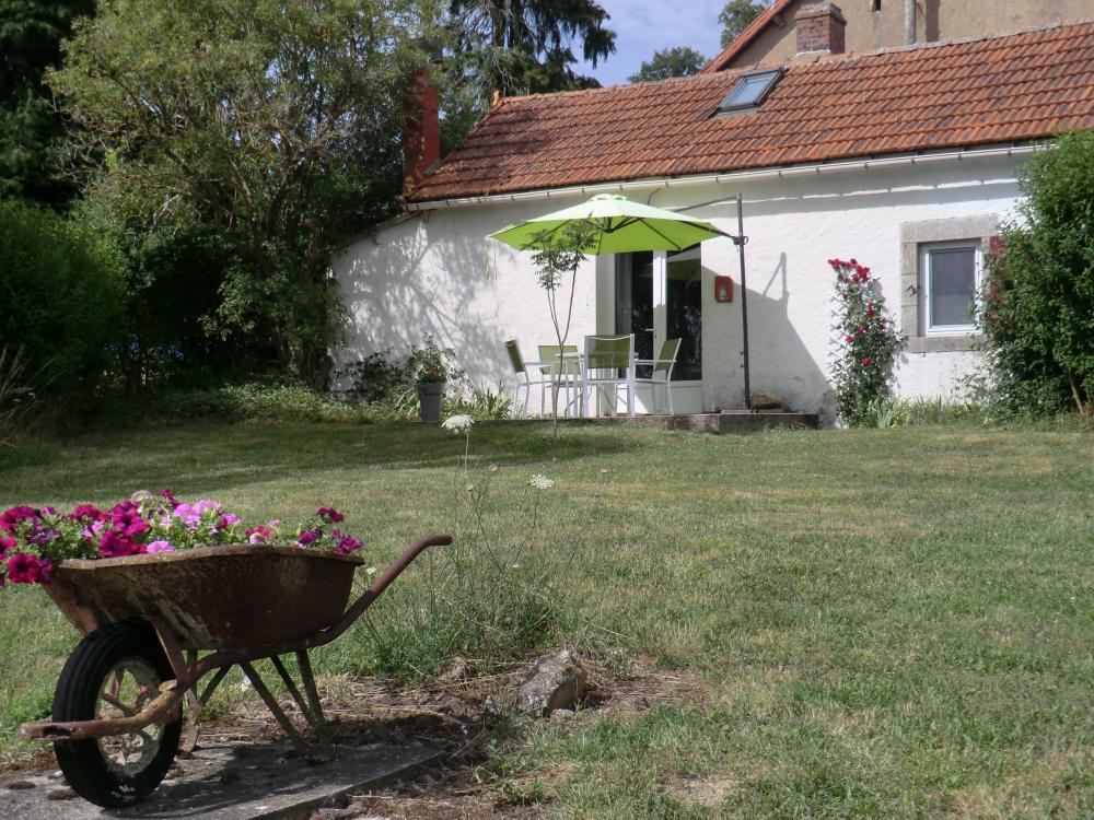 Sans Parure ; chambre d'hôte et gîtes - Ferienwohnung 'Rose'