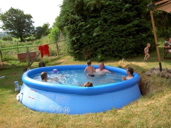 Sans Parure ; chambre d'hôte et gîtes - Aufgesetztes Schwimmbad (mehr als 3M60 Durchmesser) und es gibt ein Garten wo man Gemüse und
