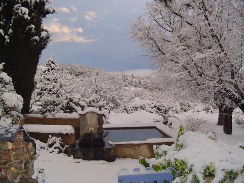 Sarl Vitaverde - Der Brunnen im Winter