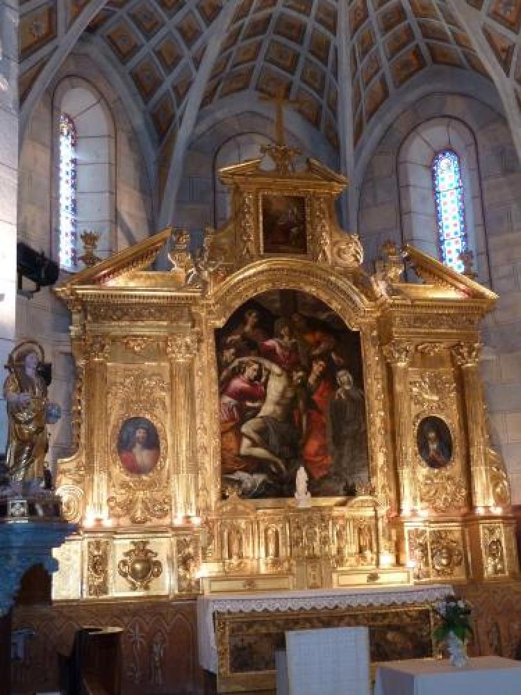 Sarl Vitaverde - Das reichverzierte Altar der Dorfkirche