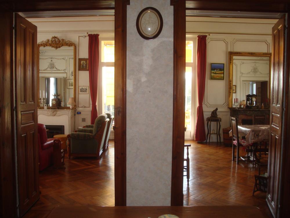 Die Schlüssel zum Glück - Zugang Lounge, Restaurants…