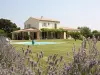 Schönes Haus mit Pool, atemberaubende Aussicht - Ferienunterkunft - Urlaub & Wochenende in Estézargues