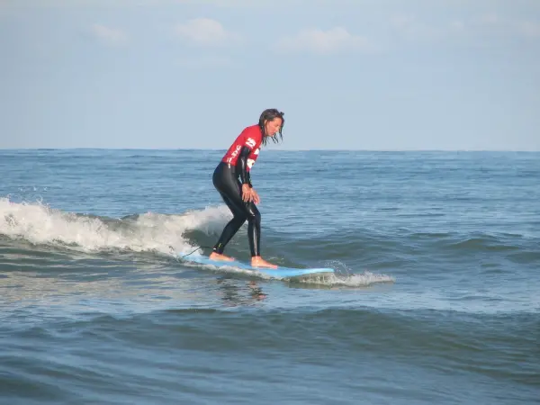 Surfing lessons with a qualified instructor - Activity - Holidays & weekends in Lacanau-Océan