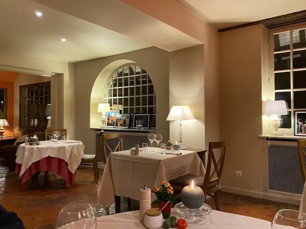 La Toque Blanche - Restaurant - Holidays & weekends in Les Mesnuls