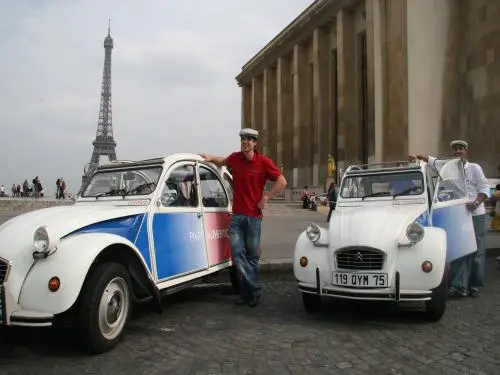 Tour of Paris in a Citroën 2CV - Activity - Holidays & weekends in Paris