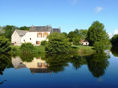 Trésor Etang du Cheix - Bed & breakfast - Holidays & weekends in Biollet