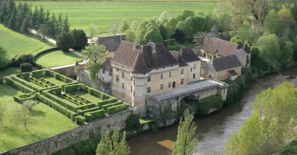 Visit Losse Castle and Gardens - Activity - Holidays & weekends in Thonac