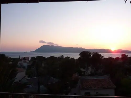 Vue sublime, 2 e-bikes en location, 40m² - Location - Vacances & week-end à Saint-Mandrier-sur-Mer