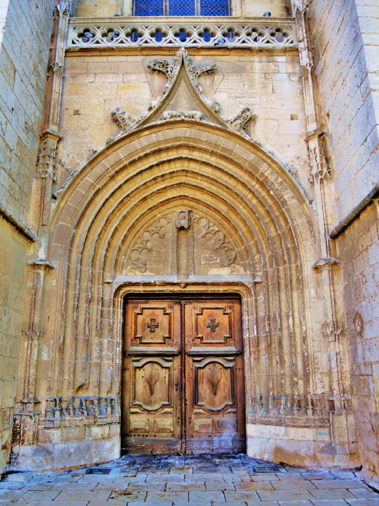 Базилика Святого Максимина-ла-Сент-Бальа - Южное крыльцо собора (© J.E)