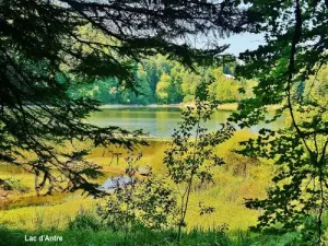 Озеро Антр - Виллар-д'Херия (© Жан Эспират)