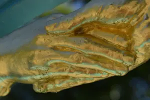 Переплетенные руки, символы любви и верности, декор замка Аквиньи