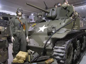 Музей танков в Нормандии представляет огромную коллекцию американской бронетехники и техники времен Второй мировой войны