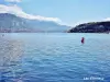 ボートから見た湖（©Jean Espirat）