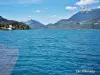 ボートから見た湖（©Jean Espirat）
