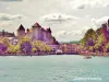 湖から見たアヌシー城（©Jean Espirat）