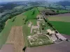 アレジア遺跡の空撮（©D. Fouilloux  -  MRW Zeppelineブルゴーニュ）