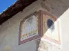 Molines-en-Queyras（©J.E）の教会に対する日時計