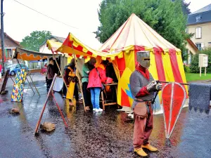 Faucogney  - 雨の中世フェスティバル（©Jean Espirat）