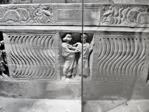 暗黒の聖マルセルの石棺（©J.E）