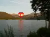 湖の熱気球