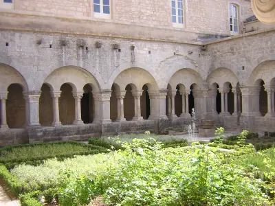 セナンク修道院 観光 ヴァカンスガイド