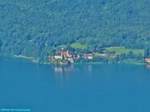 Semnoz（©Jean Espirat）から見た修道院