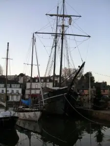 Auray の Saint-Goustan 港で