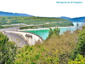 Vouglans湖のダム（©Jean Espirat）