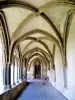 Paseo del claustro de la antigua abadía de Abondance (© JE)